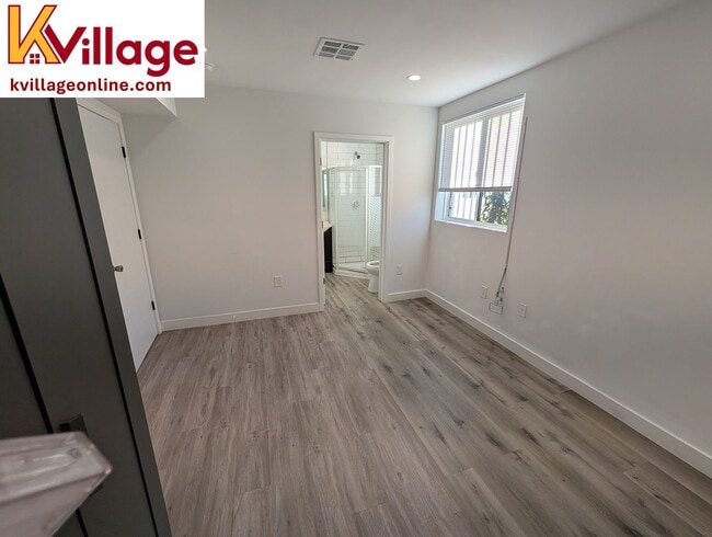 Photo - Private room with private bathroom (co-living) **PET-FRIENDLY FLOOR** Unit 102 (pet-friendly)