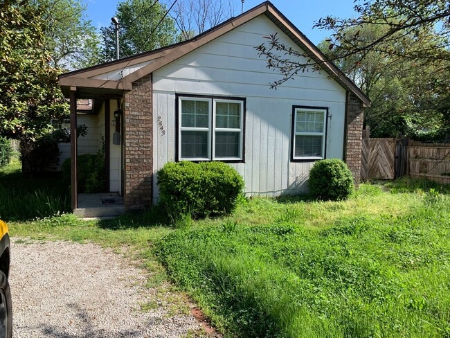 Building Photo - Cute 2 bedroom home with a loft and detached one car garage