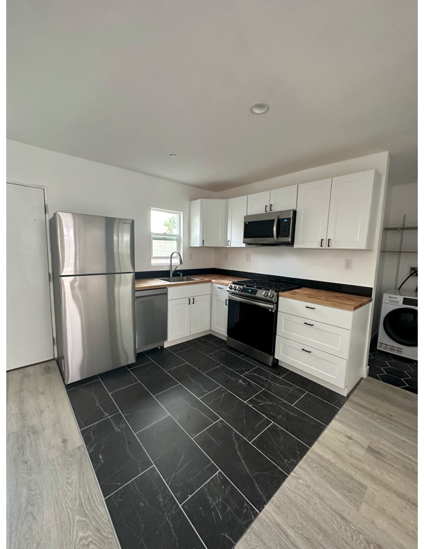 Smart Samsung appliances in kitchen. - 2148 Felspar St Unit 2148