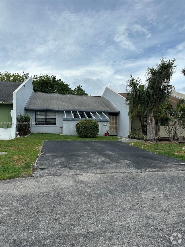 Building Photo - 1211 Sandpiper Blvd Rental