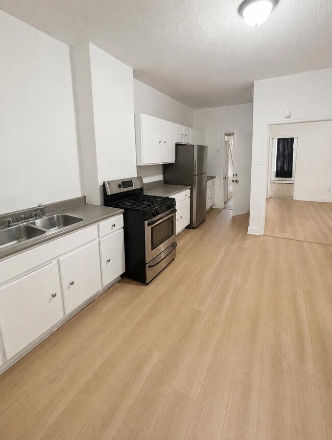 Photo - 406 WOODLAWN Ave