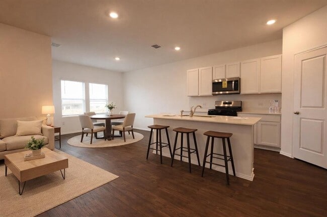 Photo - 12306 Bulldogger Bnd