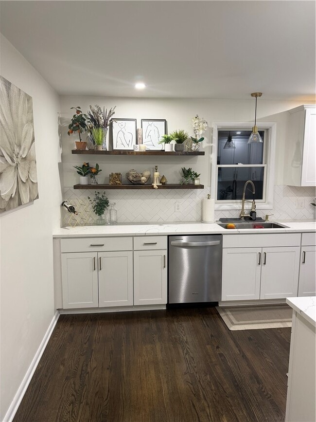 Photo - 1560 Blossom Rd