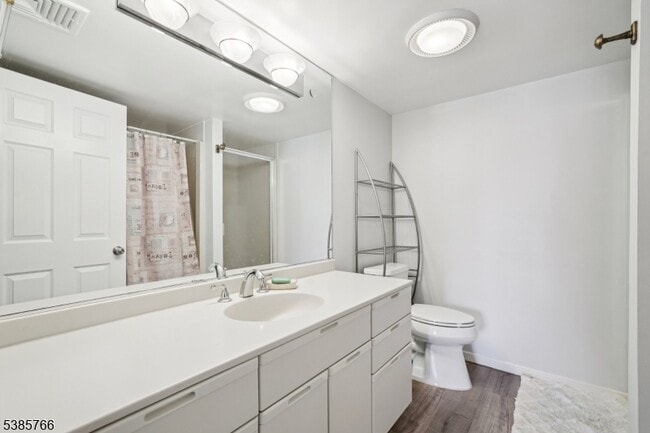 Photo - 38 Moonachie Rd Unidad 116