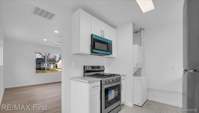 Photo - 23108 Pilgrim Ave