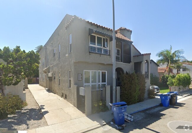 Building Photo - 2744 S. Redondo Blvd  (Spacious 3-Bed, 1-B... Rental