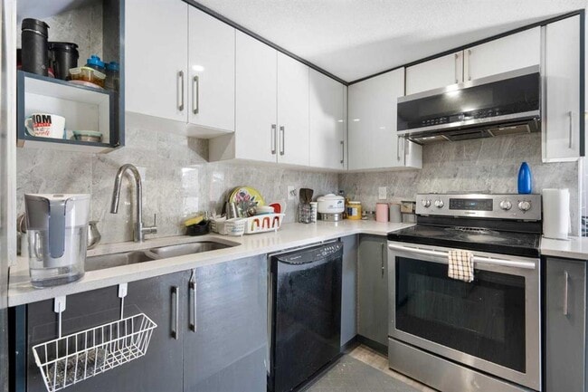 Photo - 35 Saddleland Way NE