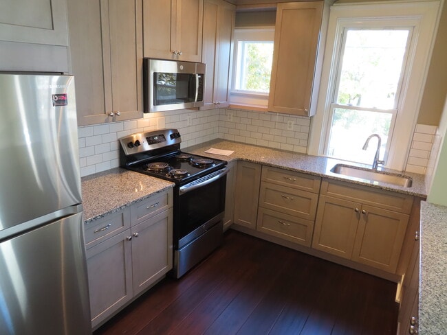 Building Photo - 31 Murray Ave Unit A