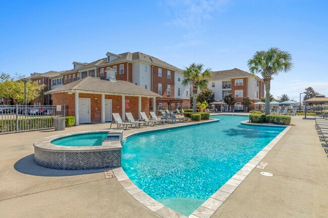 Building Photo - The Quarters