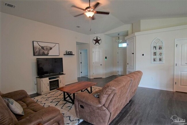 Photo - Popular Floor Plan, Almost New Home in Woo...