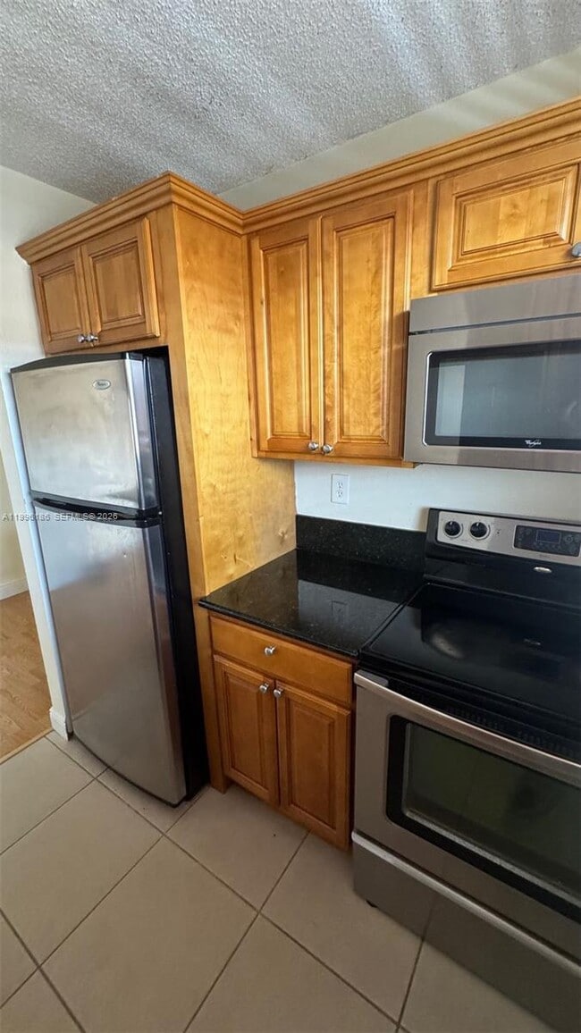 Photo - 2441 SW 31st Ave Unit 303
