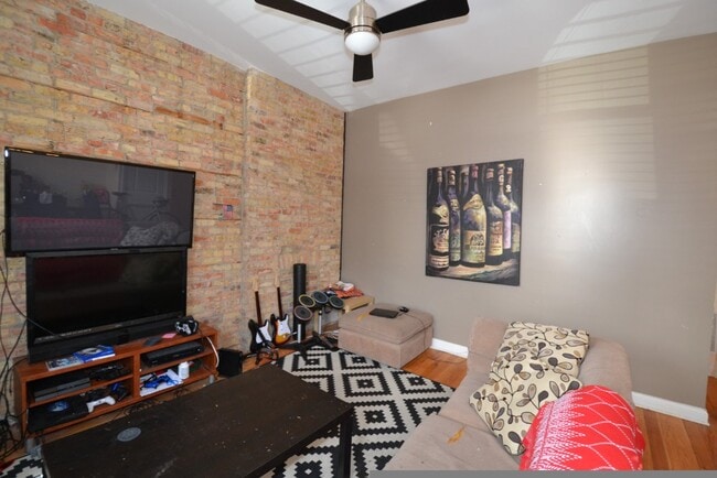 Photo - 1756 W Montrose Ave Unidad 1