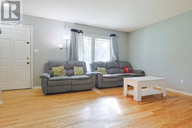 Photo - 300 Crawford St