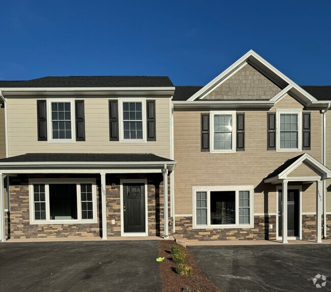 Building Photo - *LIKE NEW!* 3BR/2.5BA Townhouse in Crescen...