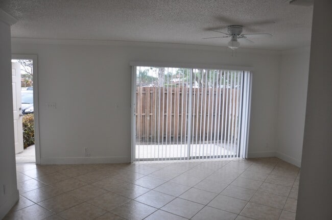 Photo - 1401 Cypress Way W