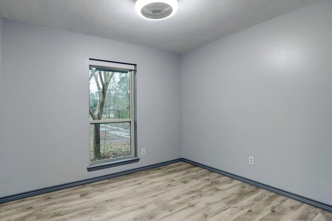 Building Photo - 10407 Fairview Dr Rental