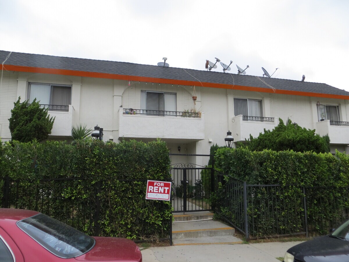 Photo - 4641 La Mirada Ave Apartment Unit 10