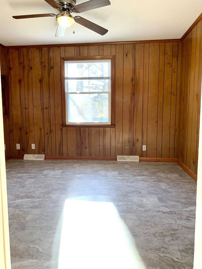 Photo - 498 Bunker Hill Rd