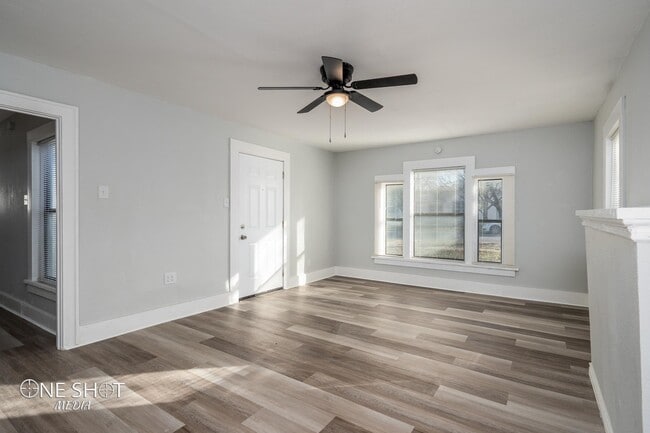 Photo - 842 Grand Ave