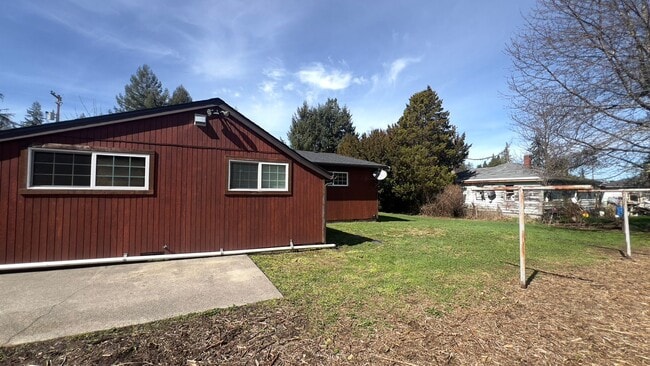 Photo - 92553 Svensen Market Rd