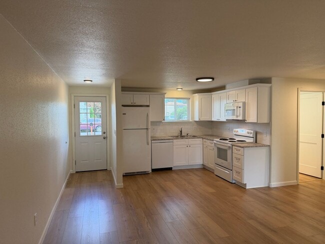 Photo - Updated 3 bedroom 1 bath duplex in Junction City!