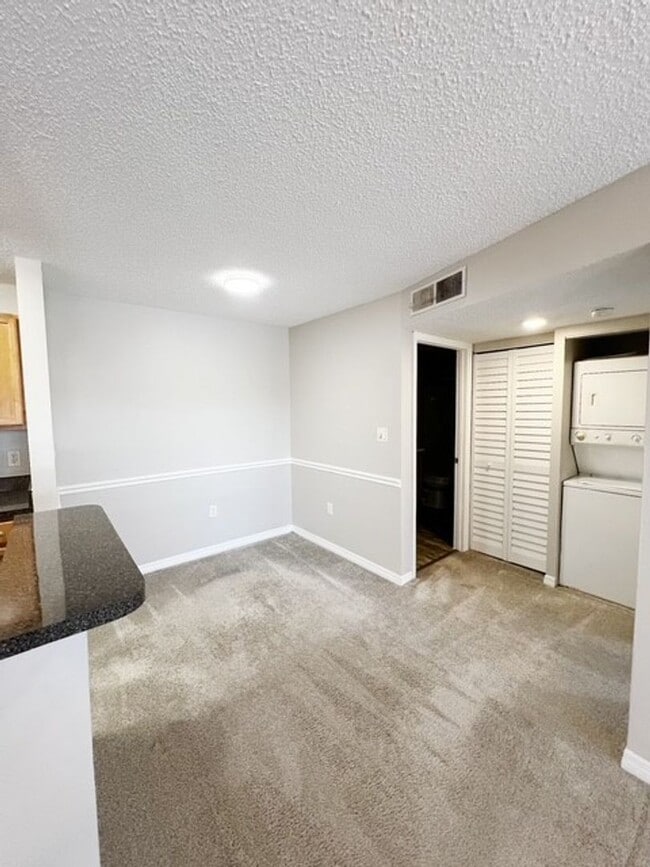 Photo - Corner Unit - 2nd Floor- 1 Bedroom 1 Bath for Lease in Brandon, FL