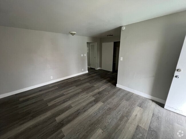 Building Photo - Highland West Apartments Unit 11