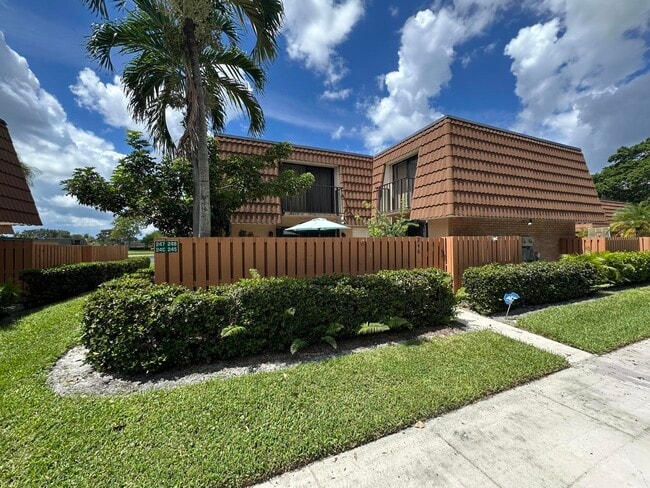 Photo - 246 Charter Way