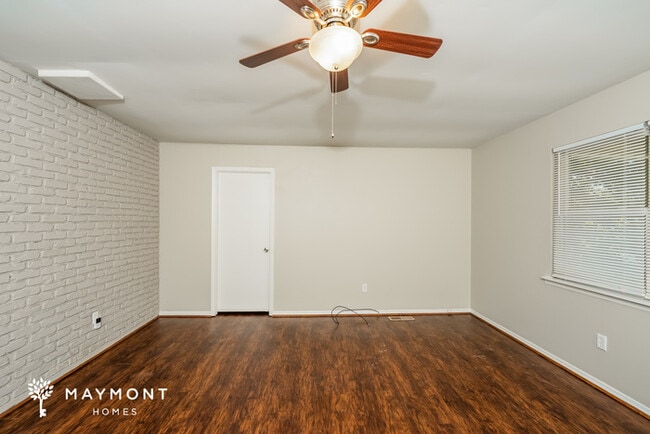 Photo - 575 Westland Ln