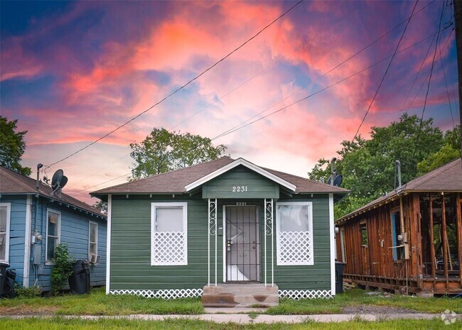 Building Photo - 2231 Hutton St Rental