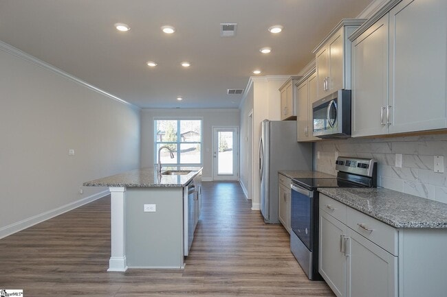 Photo - 204 Reynard Trl