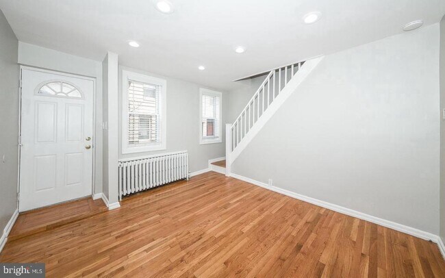 Photo - 922 League St