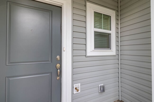 Photo - 3BD Townhome Walking Distance to Downtown READY MAY 20TH