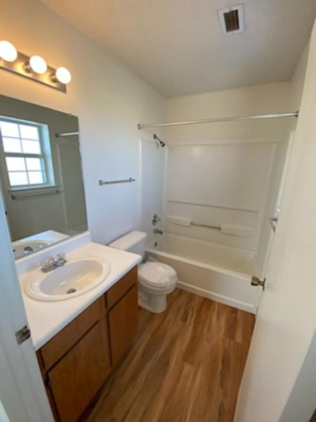 Photo - Cottonwood Estates Apartments