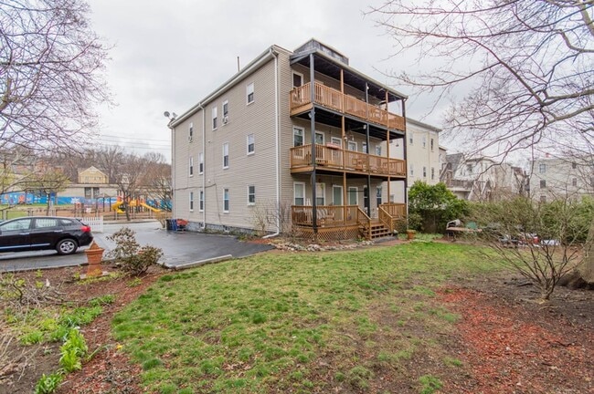 Photo - 126 Minden St