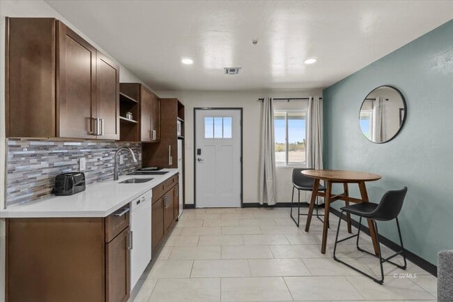 Photo - 1879 W Peppertree Dr