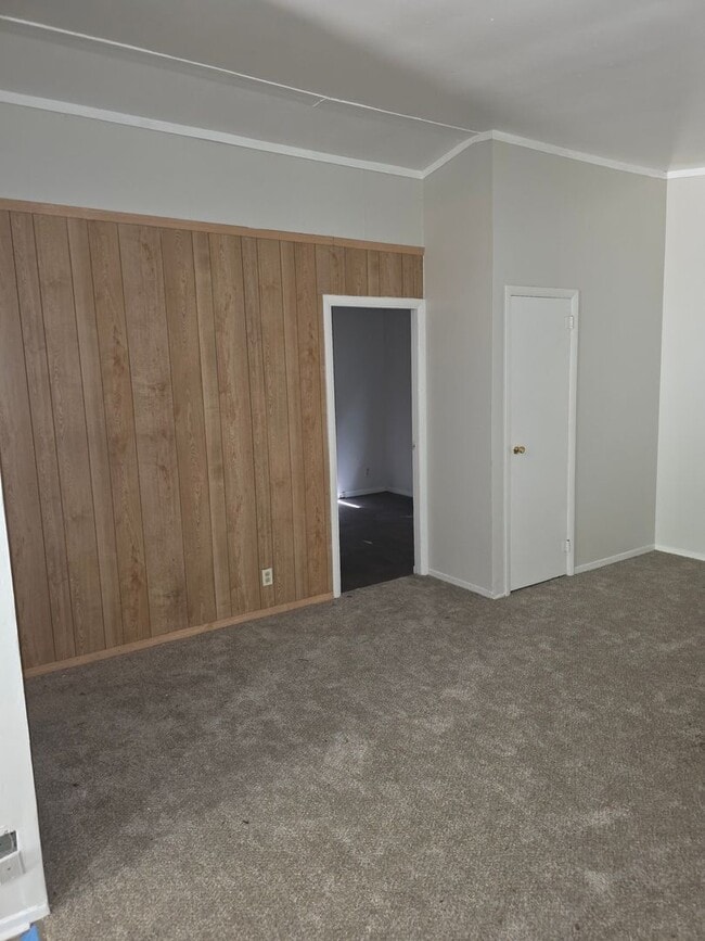 Building Photo - 1/2 Off Security Deposit Move In Special*