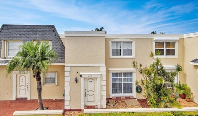 Photo - 2421 NE 10th St