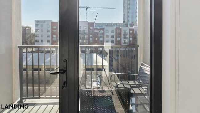 Photo - 1007 S Mint St Unidad 728