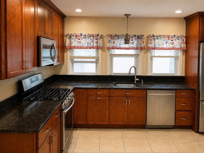 30 Elm Ave