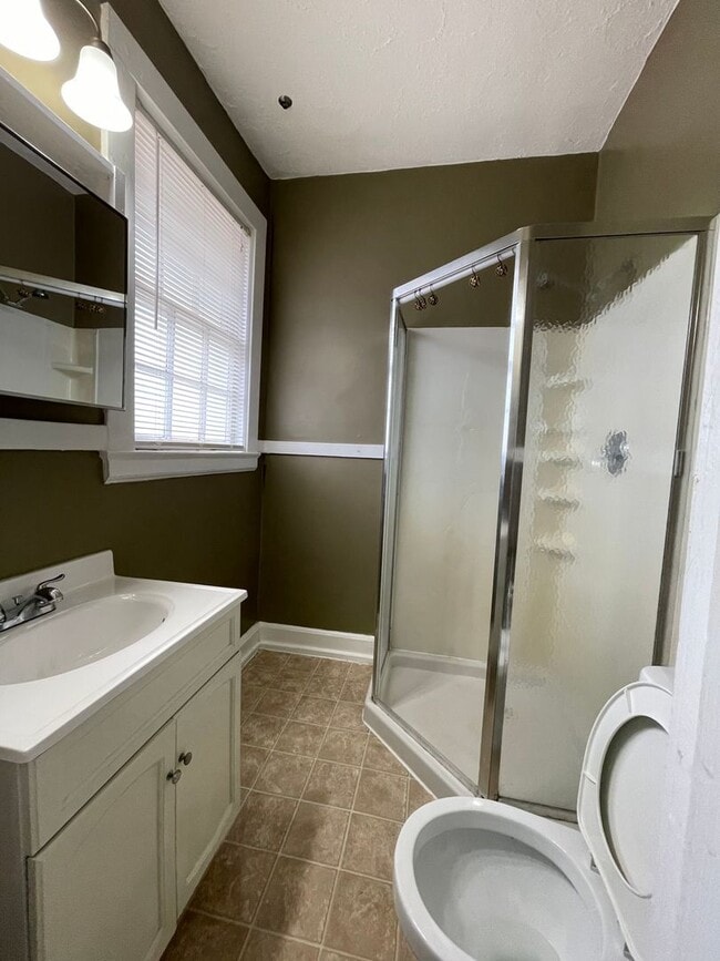 Photo - Nice 1/1 House in Celanese- $995