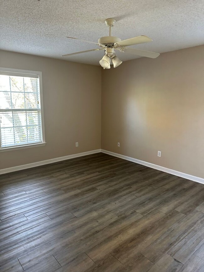 Photo - Ivy Glen Condo!