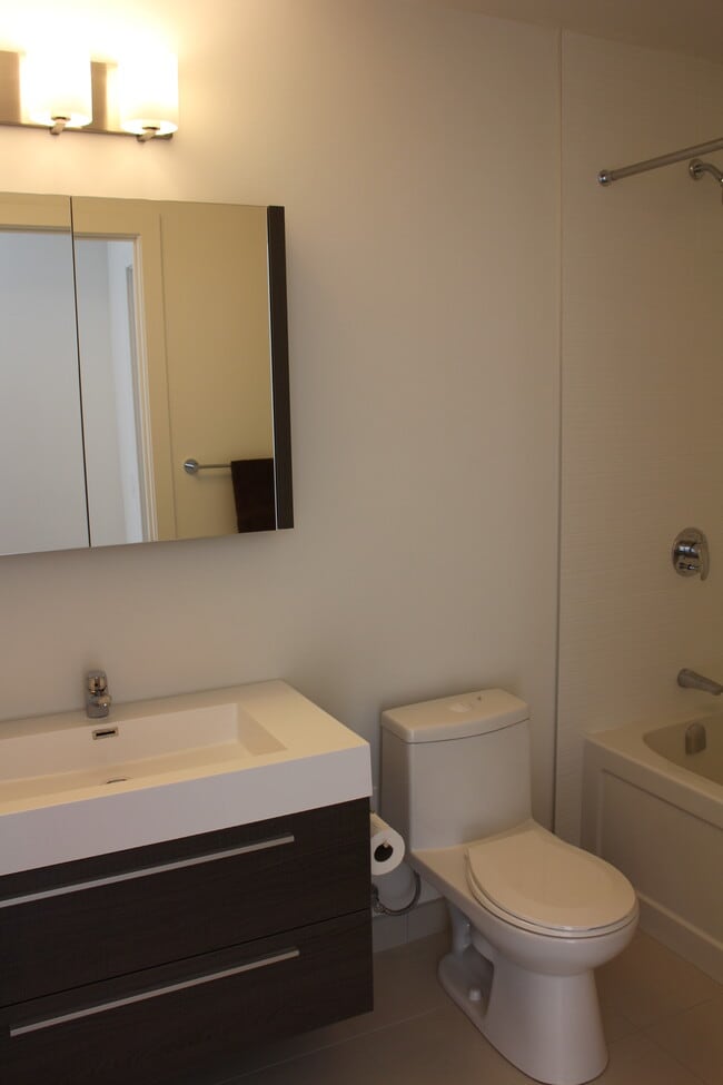 Photo - 180 Enterprise Blvd Unité 10