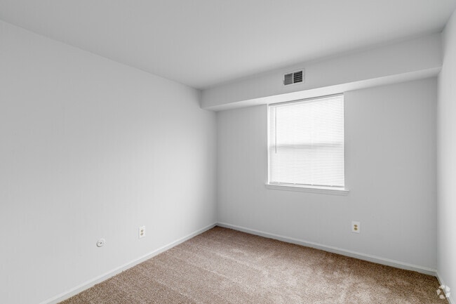 2BR, 2BA - 1000SF - Second Bedroom