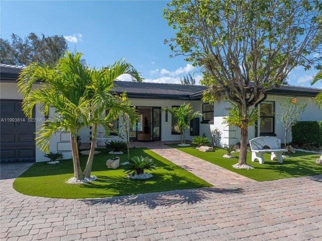 Photo - 5120 Carillo St