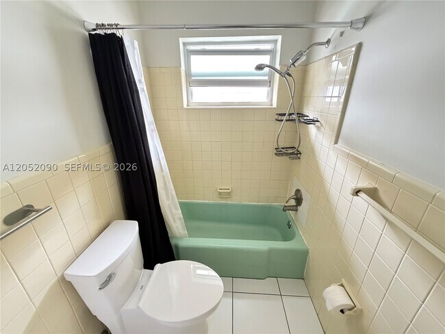 Photo - 2352 NE 9th St Unit B