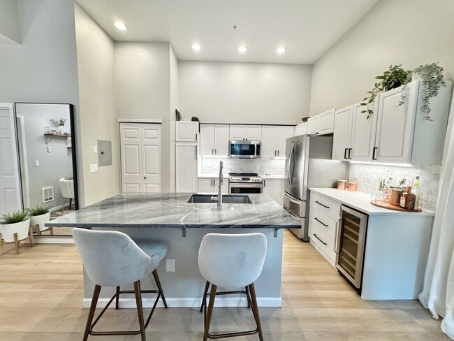Building Photo - 16125 Juanita Woodinville Way NE Unit 1701