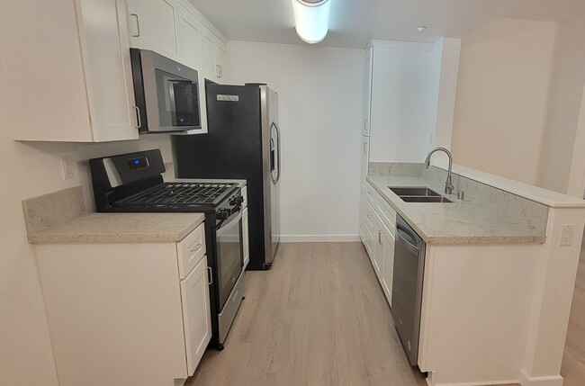 Building Photo - 9728 Marilla Dr Unit 204