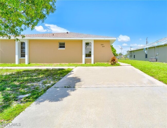 Photo - 1107 Cape Coral Pkwy W Casa Adosada