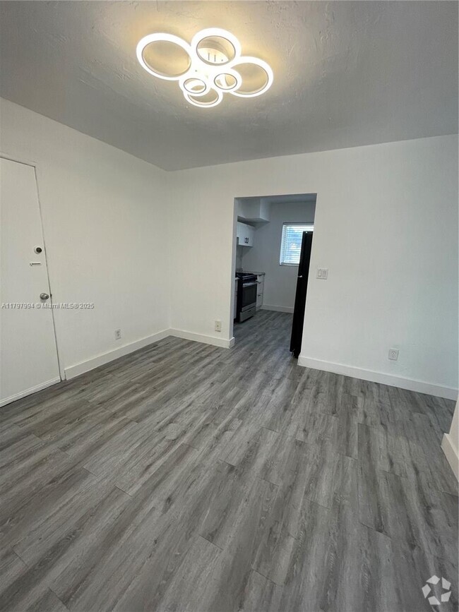 Building Photo - 316 Surfside Blvd Unit 14 Rental